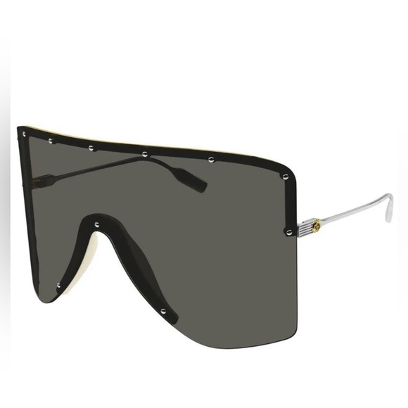 GUCCI Stylish Black Oversized Sunglasses - Picture 1 of 9